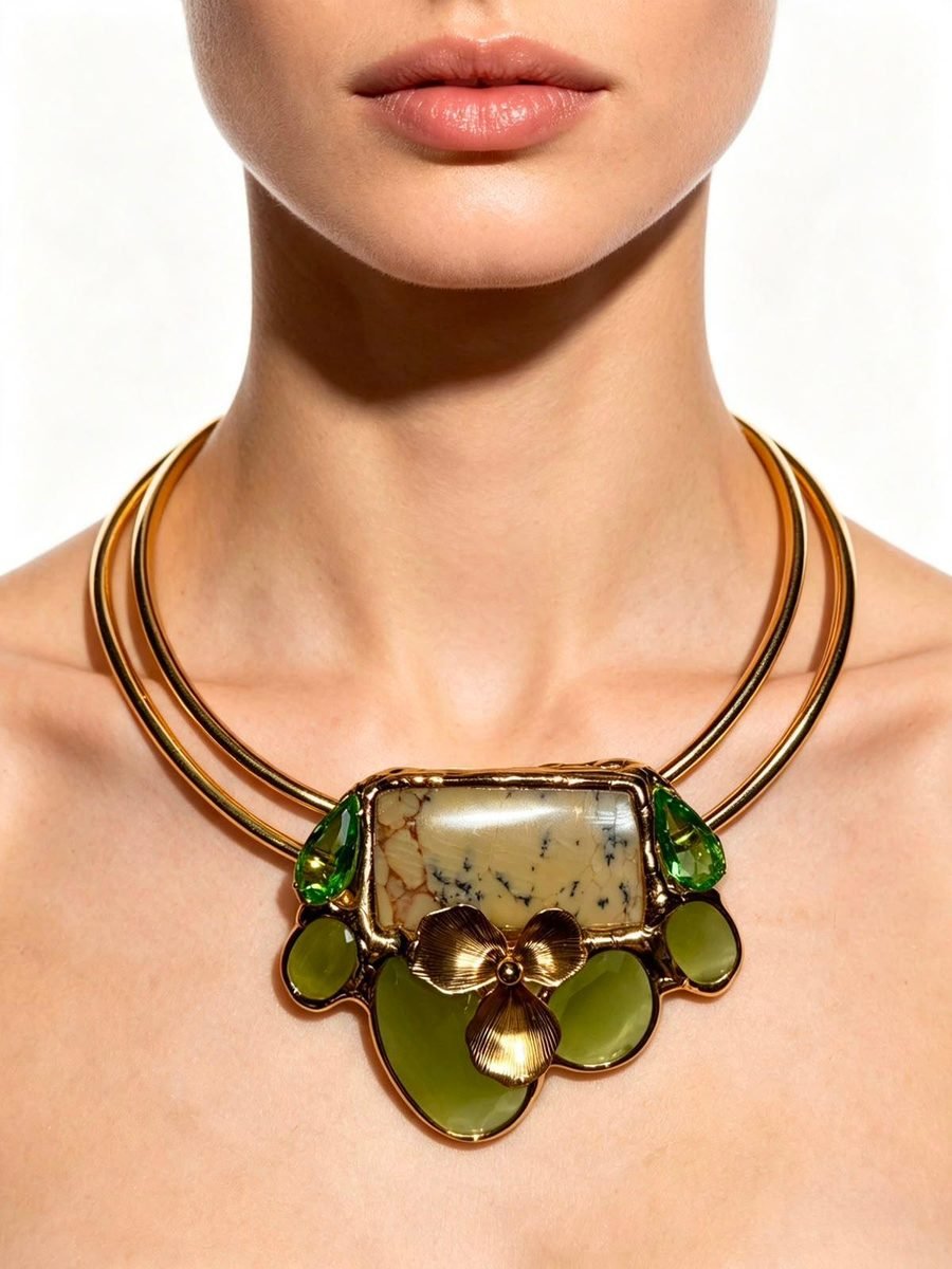 Collar Vuelo de Fuego, ala de mariposa naranja engastada en oro